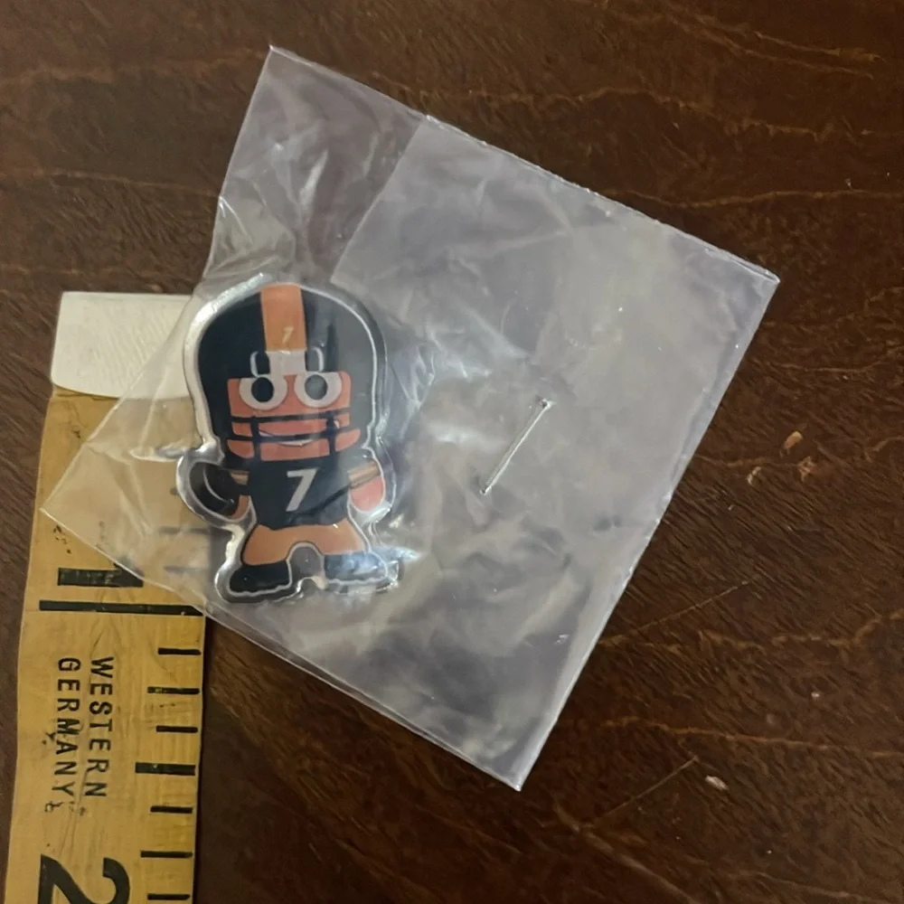 Original Amazon Employee Peccy Pittsburgh Steelers 7 Ben Roethlisberger Pin